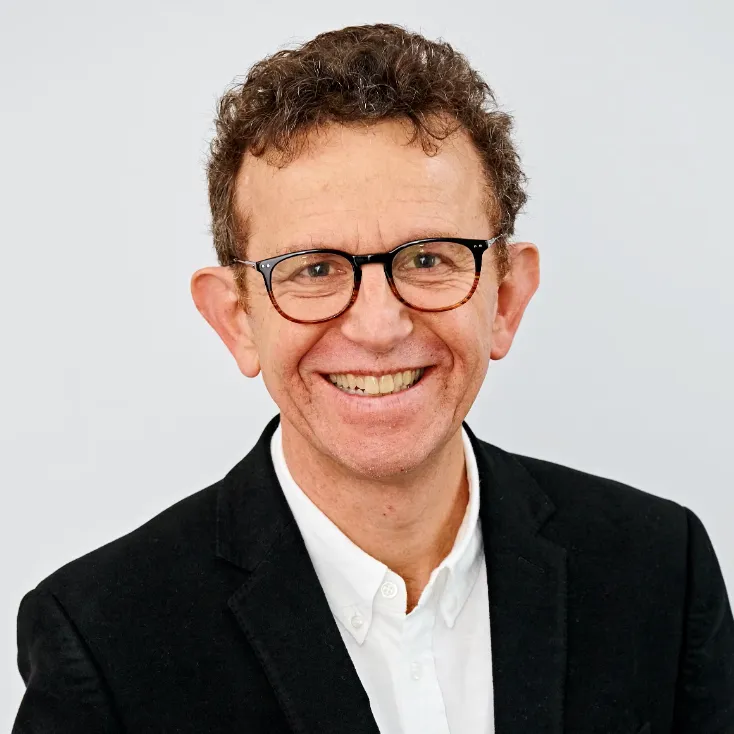 Dr Anthony Schneeweiss