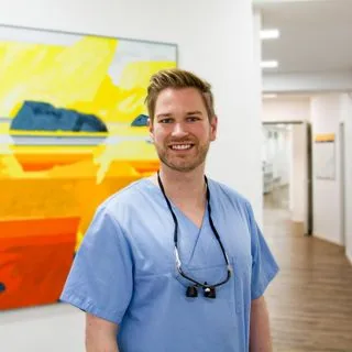 Dr. Felix Roth