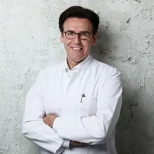 Dr. med. Georg Papathanassiou