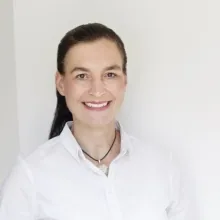 Dr. Julia Lenatz
