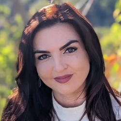 Ms Kirsten Gillies