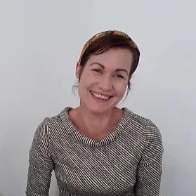 Miss Fiona Murdoch