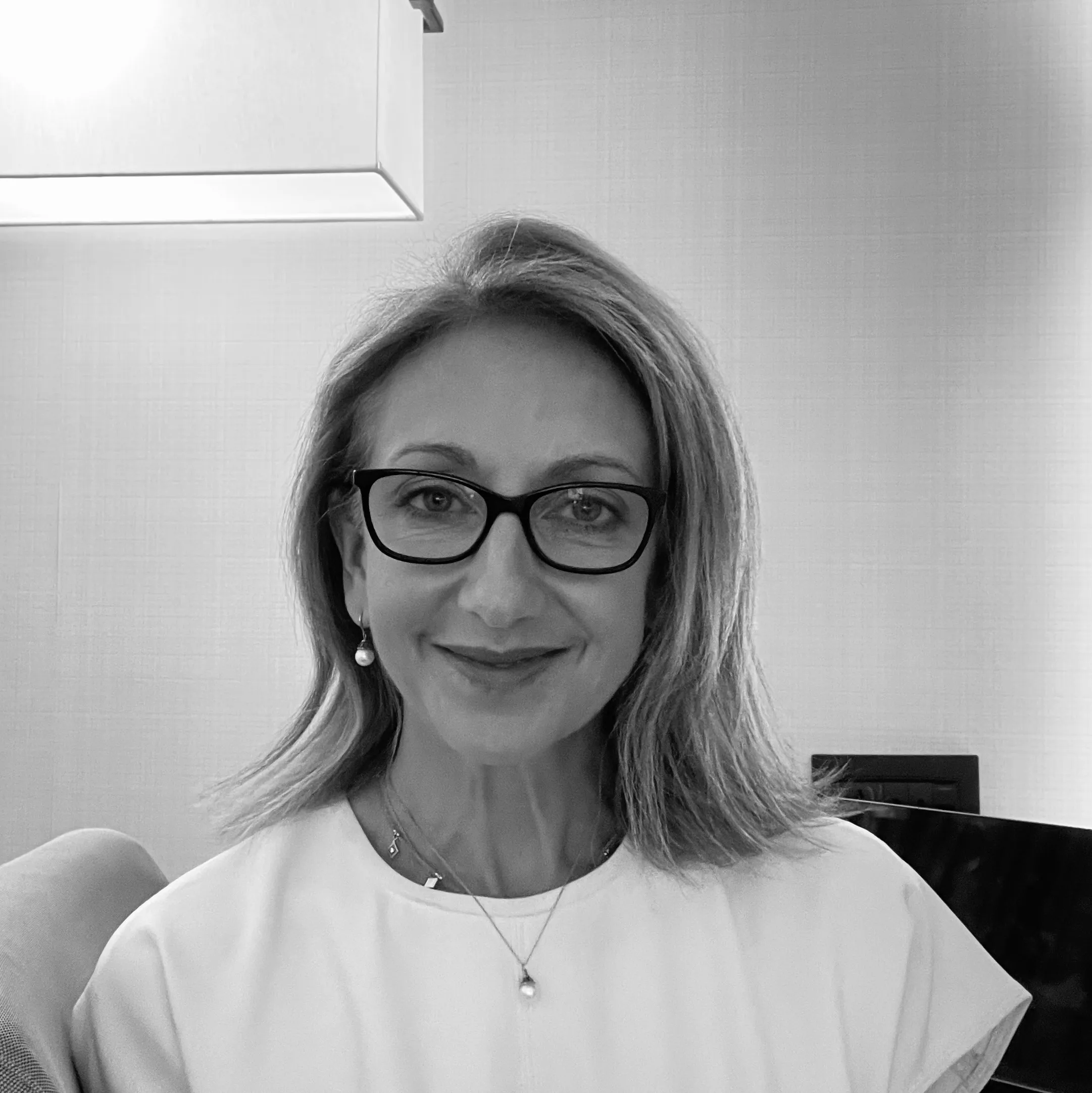 Miss Nicola (Niki) Petrie